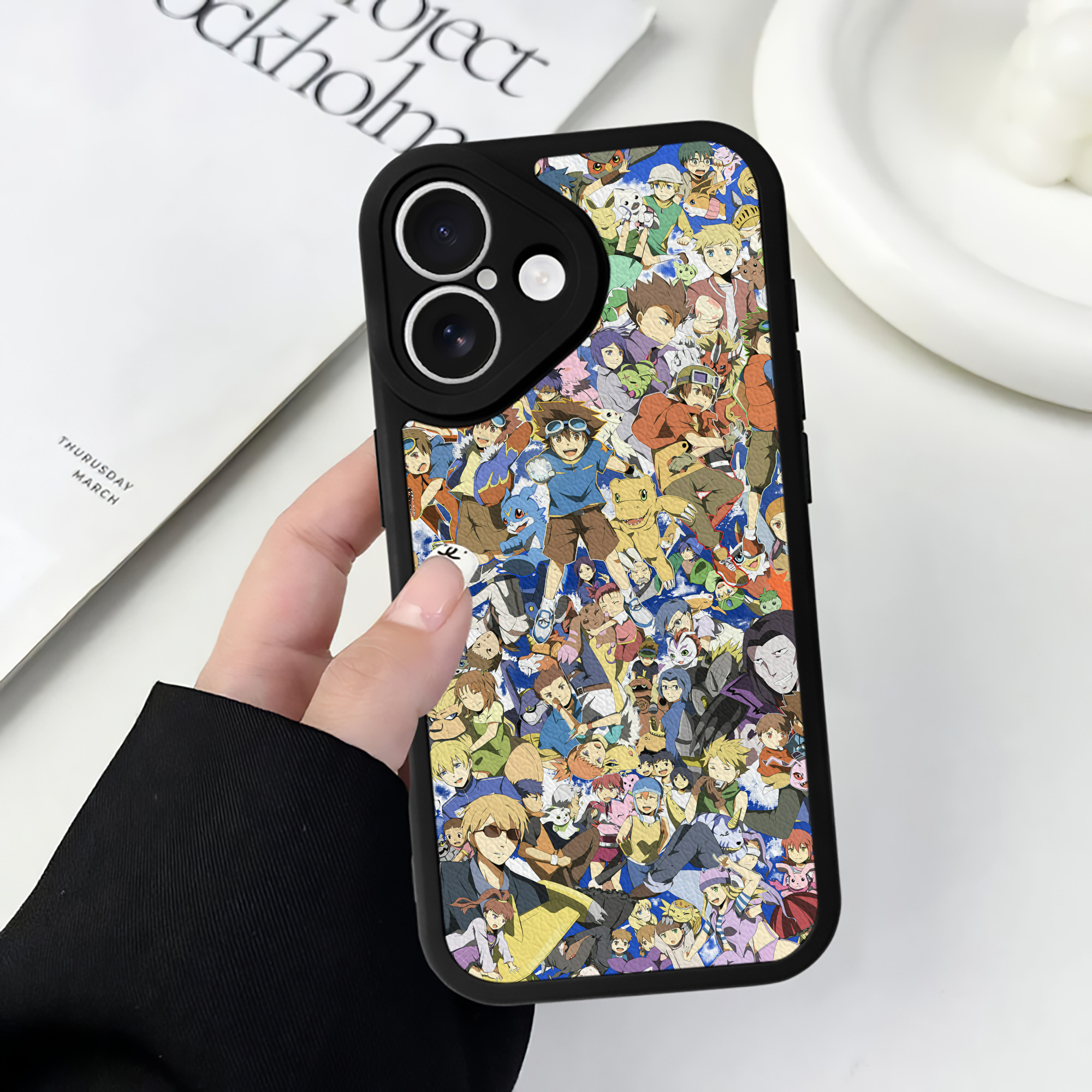 （画像用） Digimon デジタルモンスター/デジモン 【iPhone 16シリーズ対応】シリコンスマホケース（レザー調） 材質：シリコン